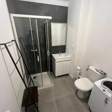 New With Balcony And Parking アパート アンティーブ
