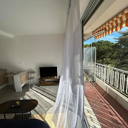 New With Balcony And Parking アパート